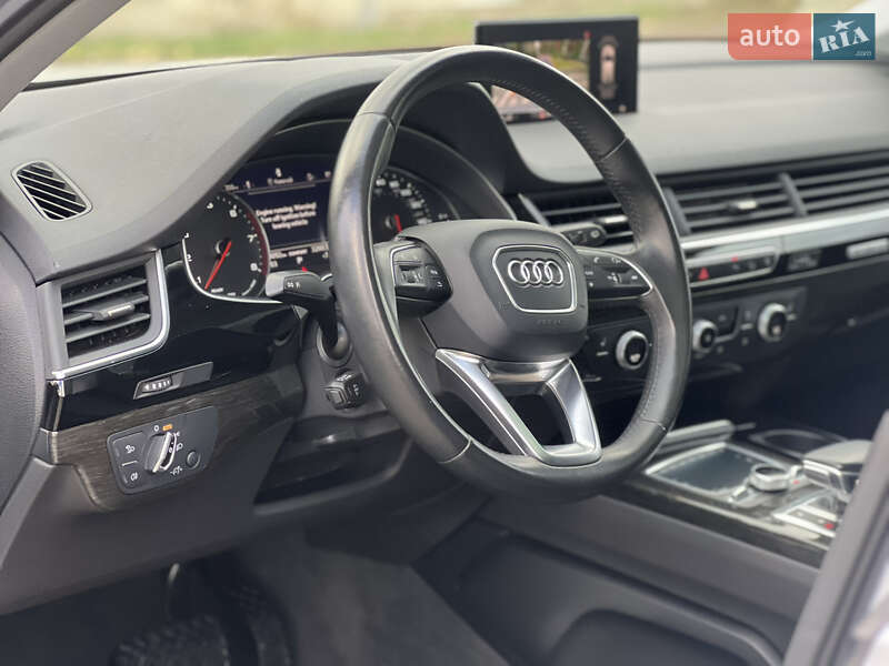 Внедорожник / Кроссовер Audi Q7 2015 в Стрые