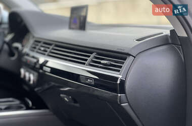 Позашляховик / Кросовер Audi Q7 2015 в  фото 106 Позашляховик / Кросовер Audi Q7 2015 в