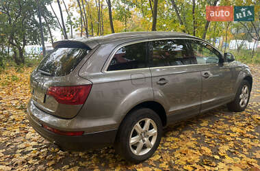 Позашляховик / Кросовер Audi Q7 2011 в 