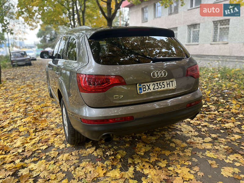 Внедорожник / Кроссовер Audi Q7 2011 в Нетешине