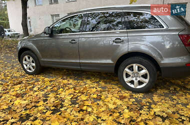 Позашляховик / Кросовер Audi Q7 2011 в 