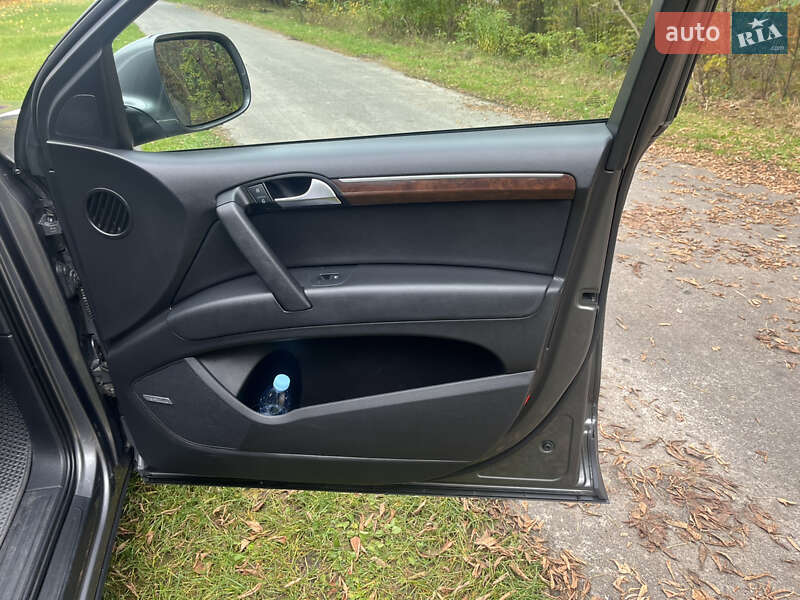 Внедорожник / Кроссовер Audi Q7 2011 в Нетешине