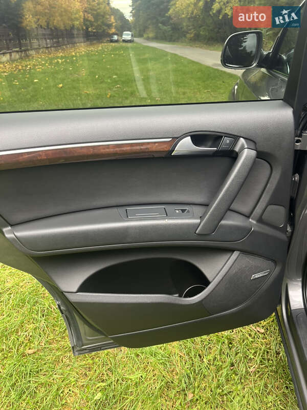 Внедорожник / Кроссовер Audi Q7 2011 в Нетешине