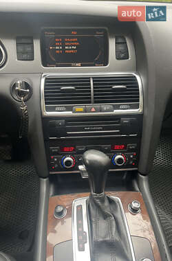 Позашляховик / Кросовер Audi Q7 2011 в 