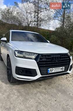 Внедорожник / Кроссовер Audi Q7 2017 в 