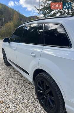 Внедорожник / Кроссовер Audi Q7 2017 в 