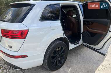 Внедорожник / Кроссовер Audi Q7 2017 в 