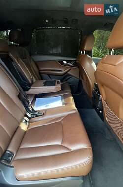 Внедорожник / Кроссовер Audi Q7 2017 в 