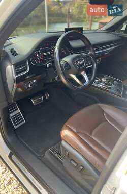 Внедорожник / Кроссовер Audi Q7 2017 в 