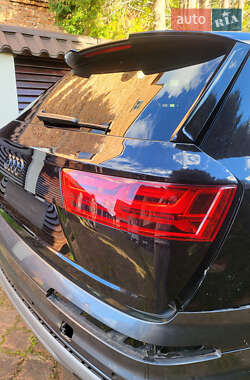 Позашляховик / Кросовер Audi Q7 2019 в 