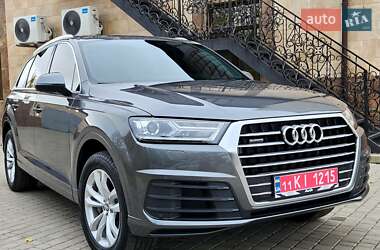 Позашляховик / Кросовер Audi Q7 2019 в 