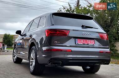 Позашляховик / Кросовер Audi Q7 2019 в 