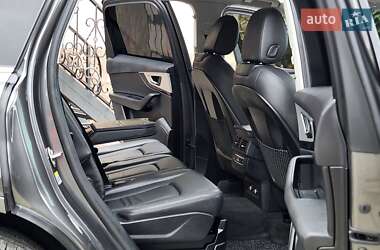 Позашляховик / Кросовер Audi Q7 2019 в 