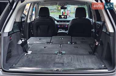 Позашляховик / Кросовер Audi Q7 2019 в 