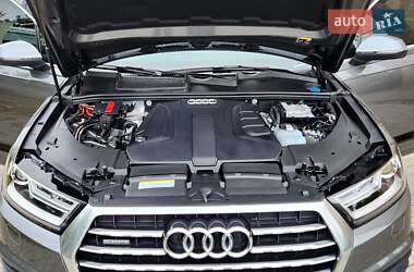 Позашляховик / Кросовер Audi Q7 2019 в 
