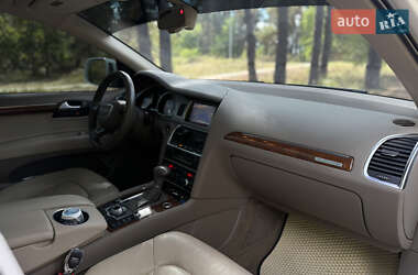 Позашляховик / Кросовер Audi Q7 2013 в 