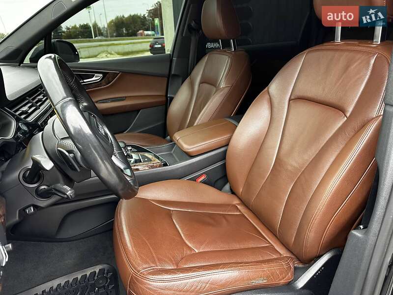 Позашляховик / Кросовер Audi Q7 2016 в Львові