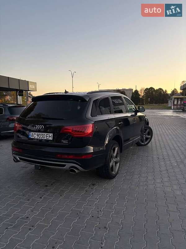 Позашляховик / Кросовер Audi Q7 2015 в Володимирі
