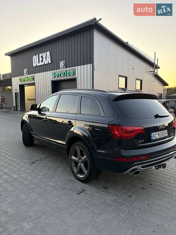 Позашляховик / Кросовер Audi Q7 2015 в Володимирі
