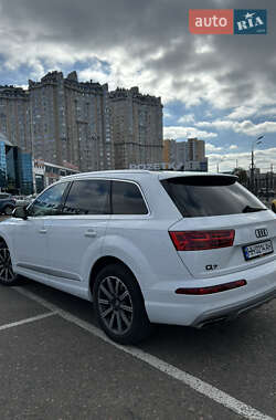 Позашляховик / Кросовер Audi Q7 2016 в 