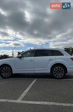 Позашляховик / Кросовер Audi Q7 2016 в 