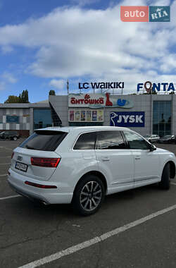 Позашляховик / Кросовер Audi Q7 2016 в 