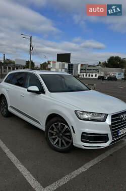 Позашляховик / Кросовер Audi Q7 2016 в 
