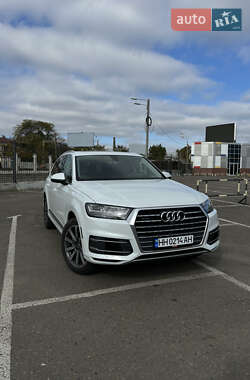 Позашляховик / Кросовер Audi Q7 2016 в 