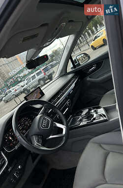 Позашляховик / Кросовер Audi Q7 2016 в 