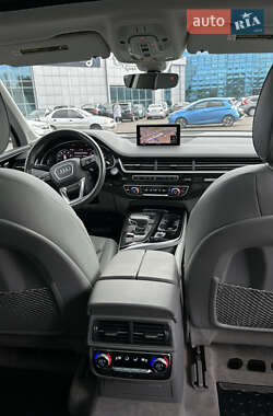 Позашляховик / Кросовер Audi Q7 2016 в 