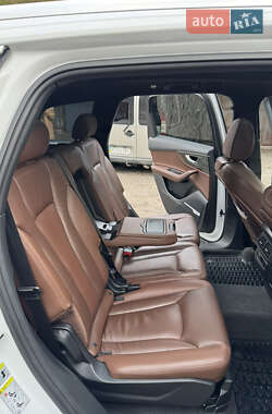 Позашляховик / Кросовер Audi Q7 2017 в  фото 13 Позашляховик / Кросовер Audi Q7 2017 в