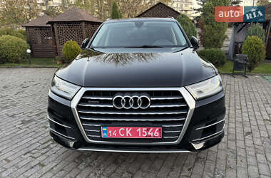 Позашляховик / Кросовер Audi Q7 2017 в 