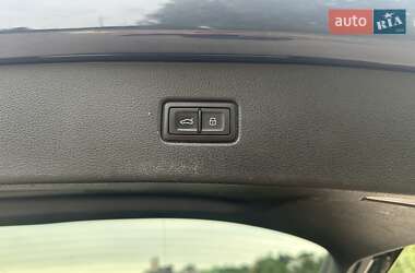 Внедорожник / Кроссовер Audi Q7 2016 в 