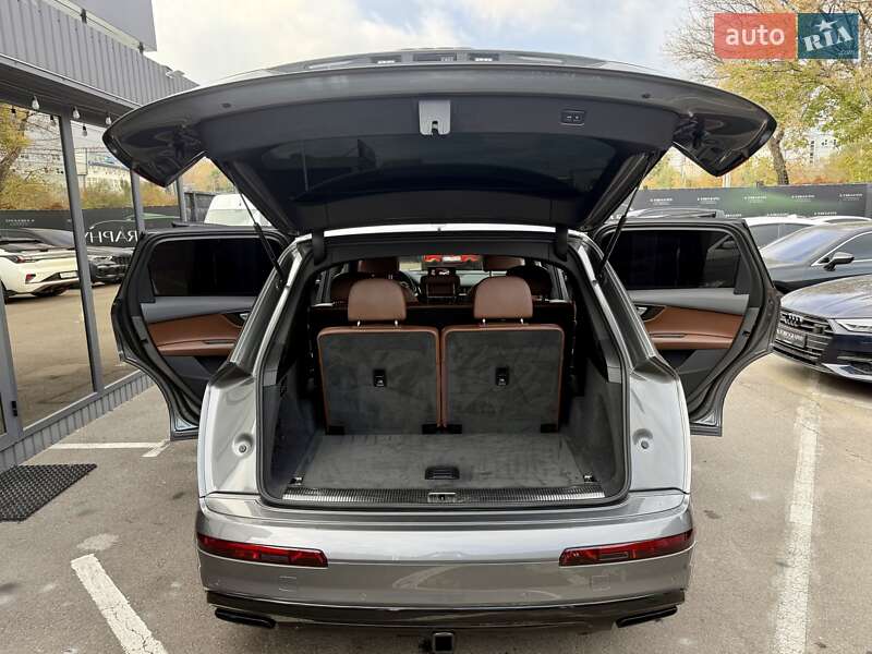 Позашляховик / Кросовер Audi Q7 2016 в Києві