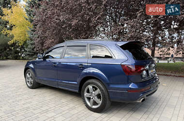 Позашляховик / Кросовер Audi Q7 2012 в 