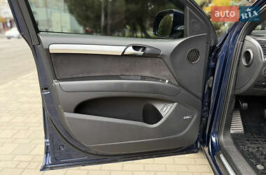 Позашляховик / Кросовер Audi Q7 2012 в 