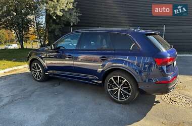 Внедорожник / Кроссовер Audi Q7 2021 в 
