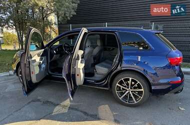 Внедорожник / Кроссовер Audi Q7 2021 в 