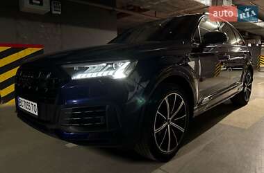 Внедорожник / Кроссовер Audi Q7 2021 в 