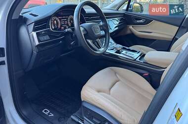 Внедорожник / Кроссовер Audi Q7 2021 в 