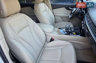 Позашляховик / Кросовер Audi Q7 2016 в  фото 23 Позашляховик / Кросовер Audi Q7 2016 в