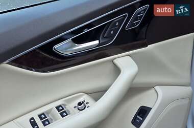 Позашляховик / Кросовер Audi Q7 2016 в  фото 32 Позашляховик / Кросовер Audi Q7 2016 в