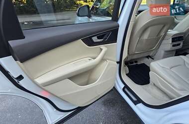 Позашляховик / Кросовер Audi Q7 2016 в  фото 37 Позашляховик / Кросовер Audi Q7 2016 в