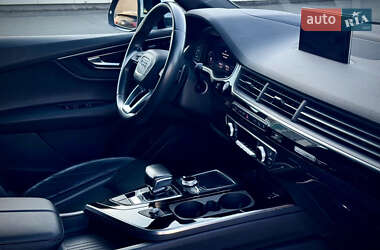 Позашляховик / Кросовер Audi Q7 2017 в  фото 43 Позашляховик / Кросовер Audi Q7 2017 в