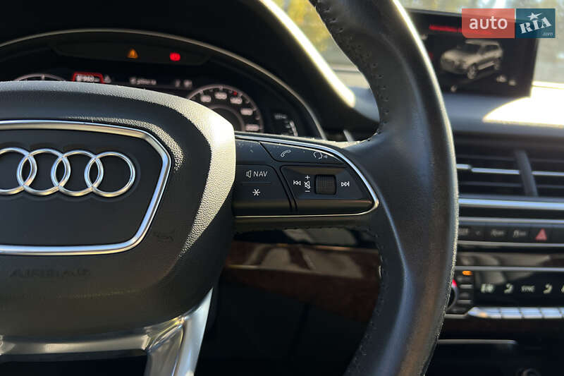Позашляховик / Кросовер Audi Q7 2017 в Львові