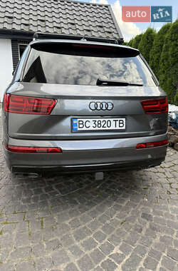 Позашляховик / Кросовер Audi Q7 2019 в 