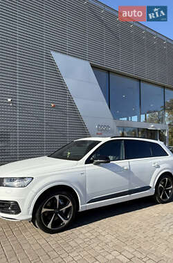 Позашляховик / Кросовер Audi Q7 2017 в  фото 3 Позашляховик / Кросовер Audi Q7 2017 в
