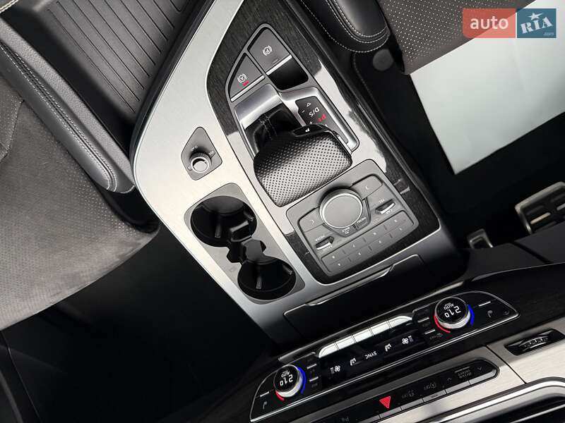 Позашляховик / Кросовер Audi Q7 2018 в Києві