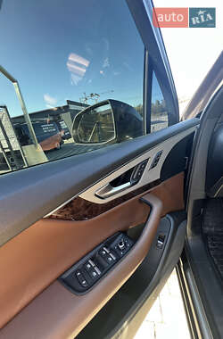 Внедорожник / Кроссовер Audi Q7 2017 в 