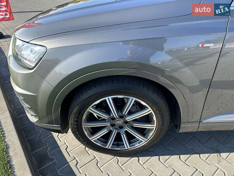 Внедорожник / Кроссовер Audi Q7 2017 в Днепре